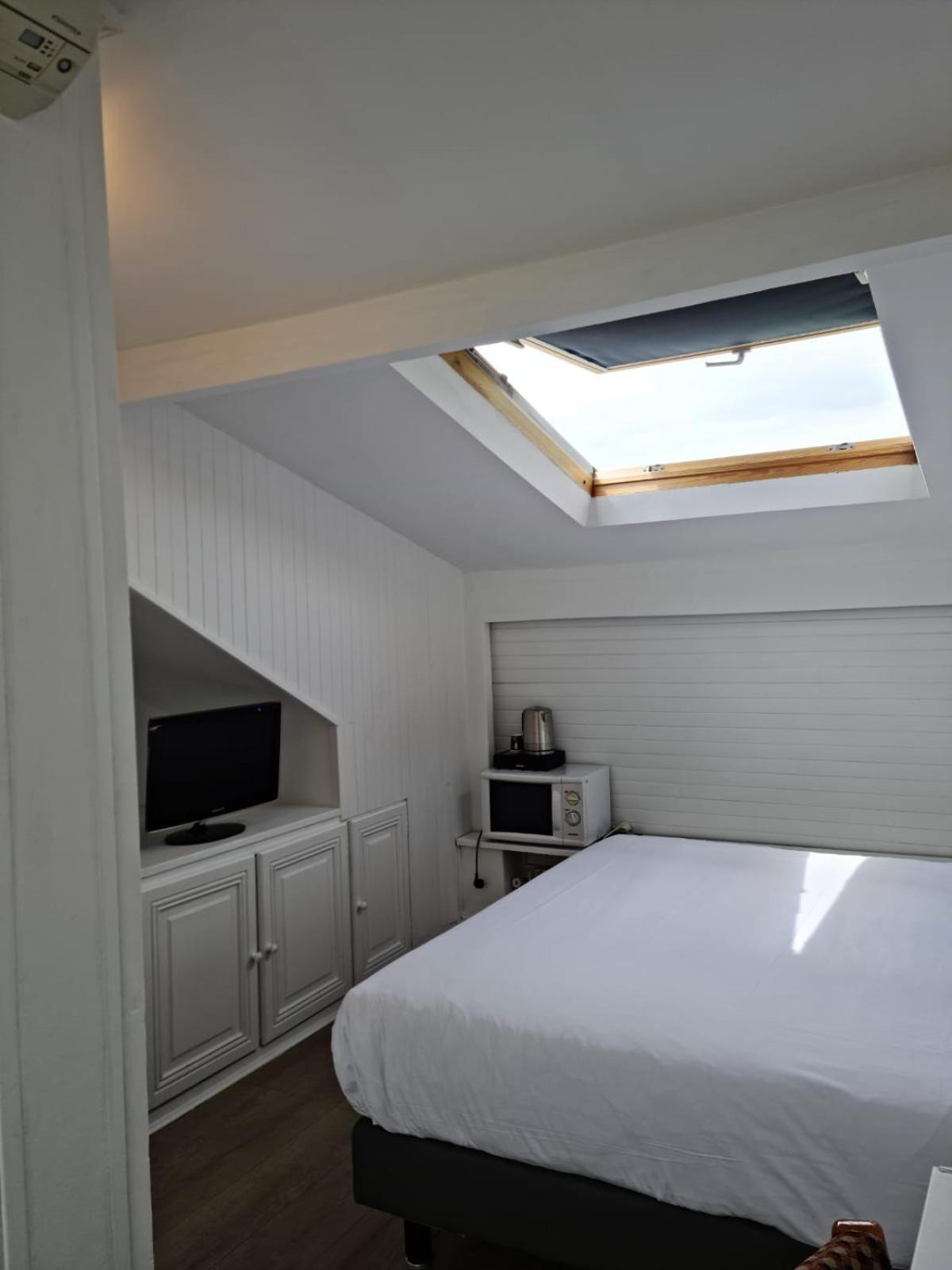 Panam Hotel Paris Gambetta- Place Gambetta-Mairie Du 20 Emme المظهر الخارجي الصورة