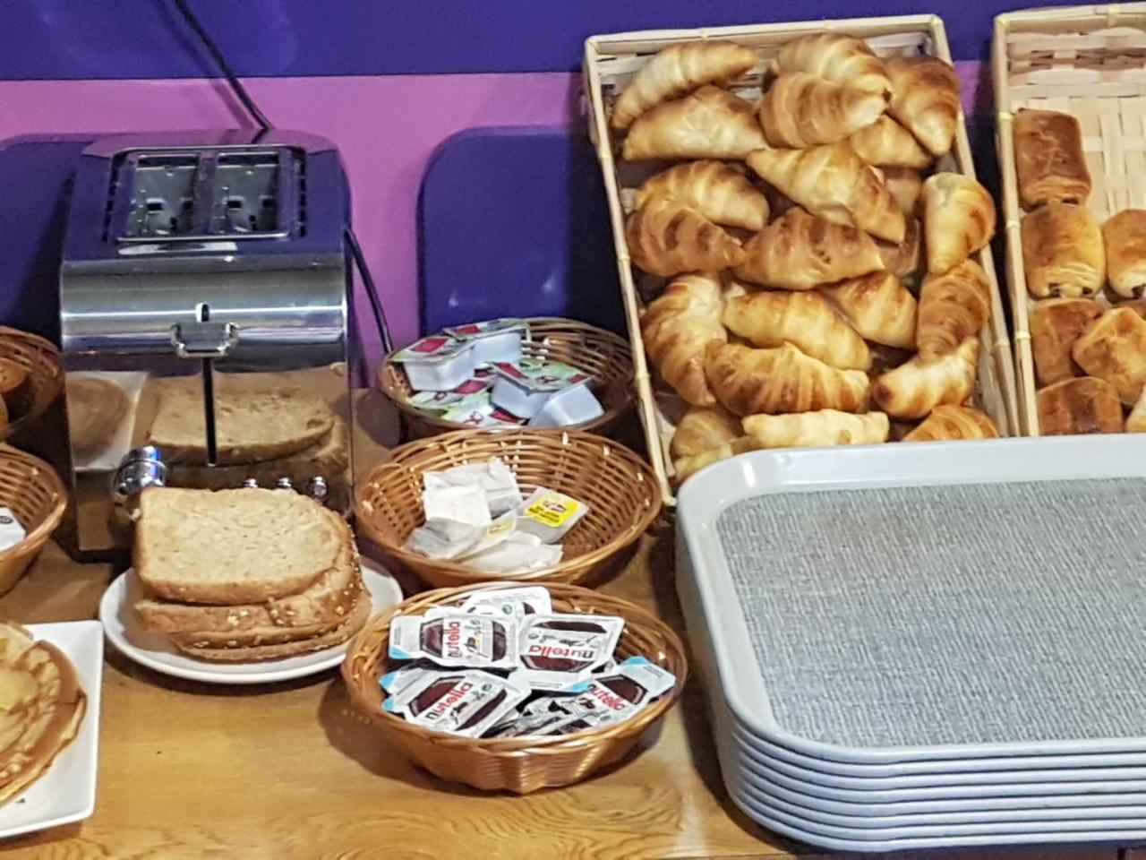Panam Hotel Paris Gambetta- Place Gambetta-Mairie Du 20 Emme المظهر الخارجي الصورة
