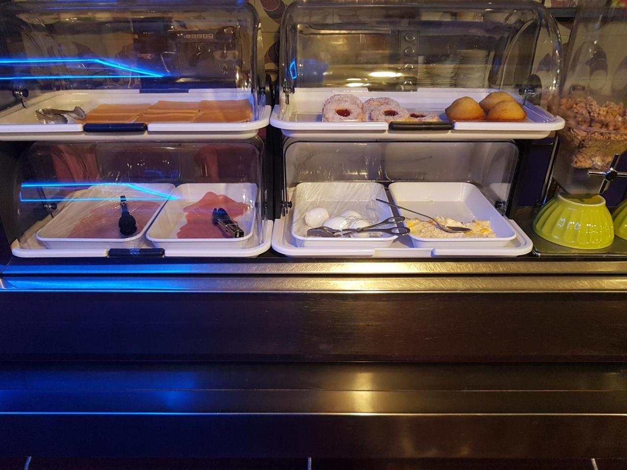 Panam Hotel Paris Gambetta- Place Gambetta-Mairie Du 20 Emme المظهر الخارجي الصورة
