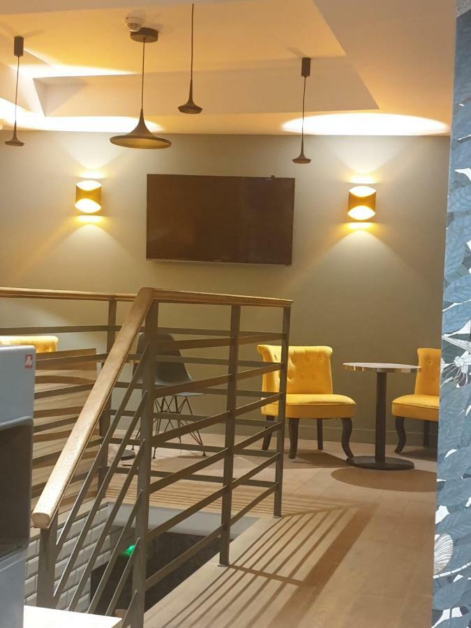Panam Hotel Paris Gambetta- Place Gambetta-Mairie Du 20 Emme المظهر الخارجي الصورة